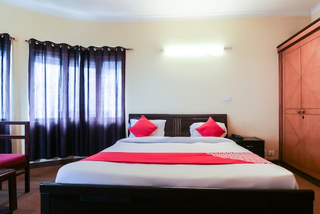 Flagship Hotel Midview Mussoorie - Flagship Hotel Midview Mussoorie 12, Mall Rd, The Mall Road, Mussoorie, Uttarakhand 248179, India