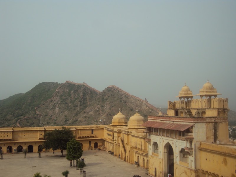 Great Wall Of Amer - Great Wall Of Amer XVM4+RJV, in front of amber fort, Amer, Jaipur, Rajasthan 302028, India