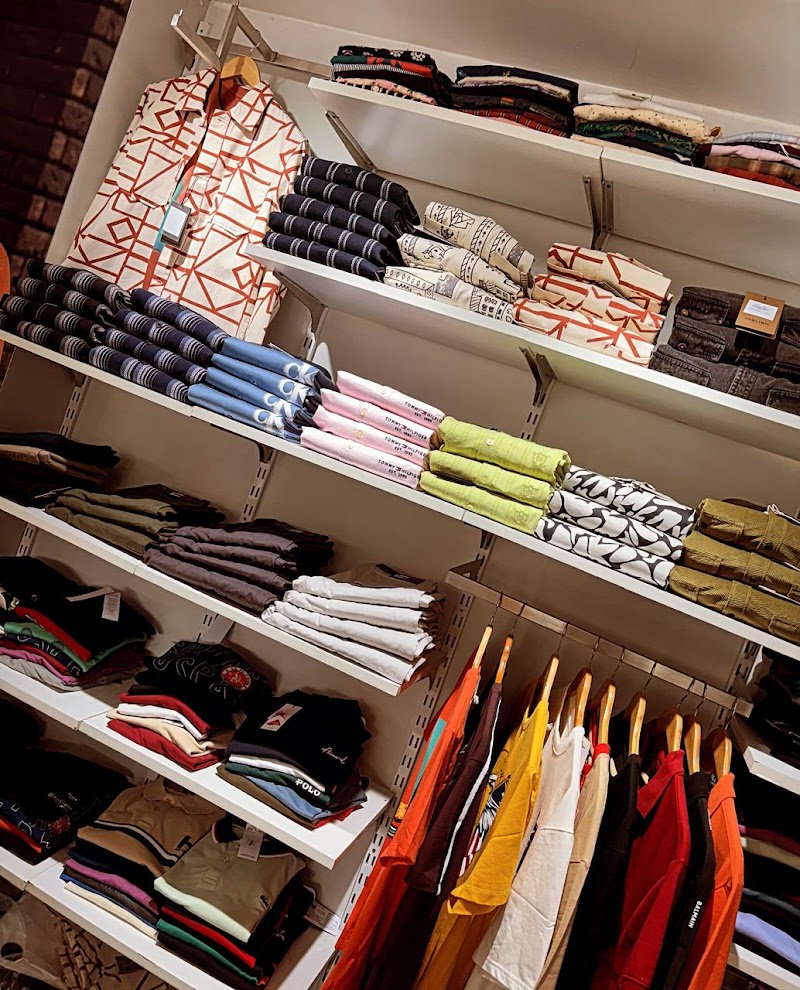 Desi videshi - Desi videshi, opposite varun plaza, Budharaja, Sambalpur, Odisha 768004, India