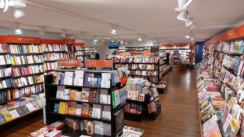 Giunti al Punto Librerie - Giunti al Punto Librerie, Via Grande, 102, 57100 Livorno LI, Italy