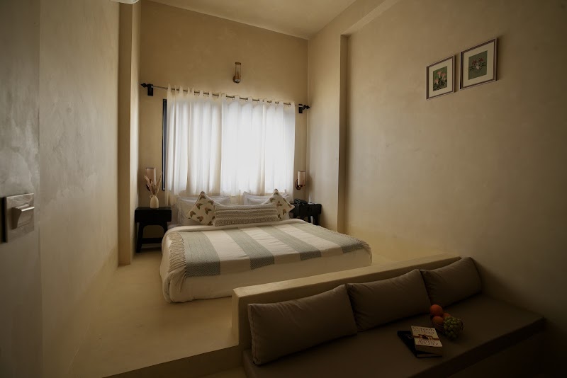Sadri Haveli - Sadri Haveli Lake, 45, Lal Ghat Road, near Pichola, Old City, Udaipur, Rajasthan 313001, India