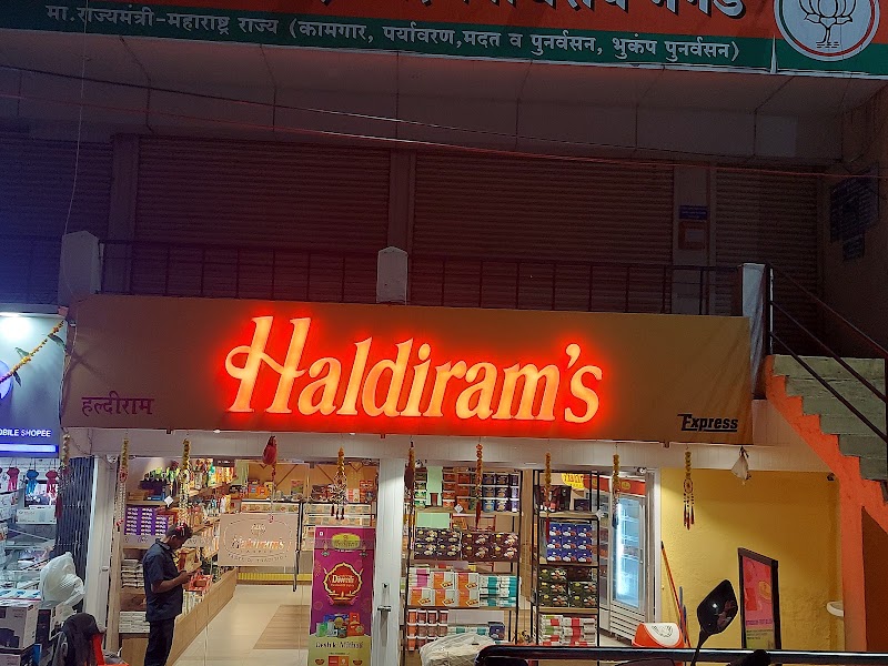 Haldiram's Express - Haldiram's Express Survey No. 2337, Balaji Chambers, Talegaon - Chakan Hwy, Vatan Nagar, Talegaon Dabhade R, Maharashtra 410507, India