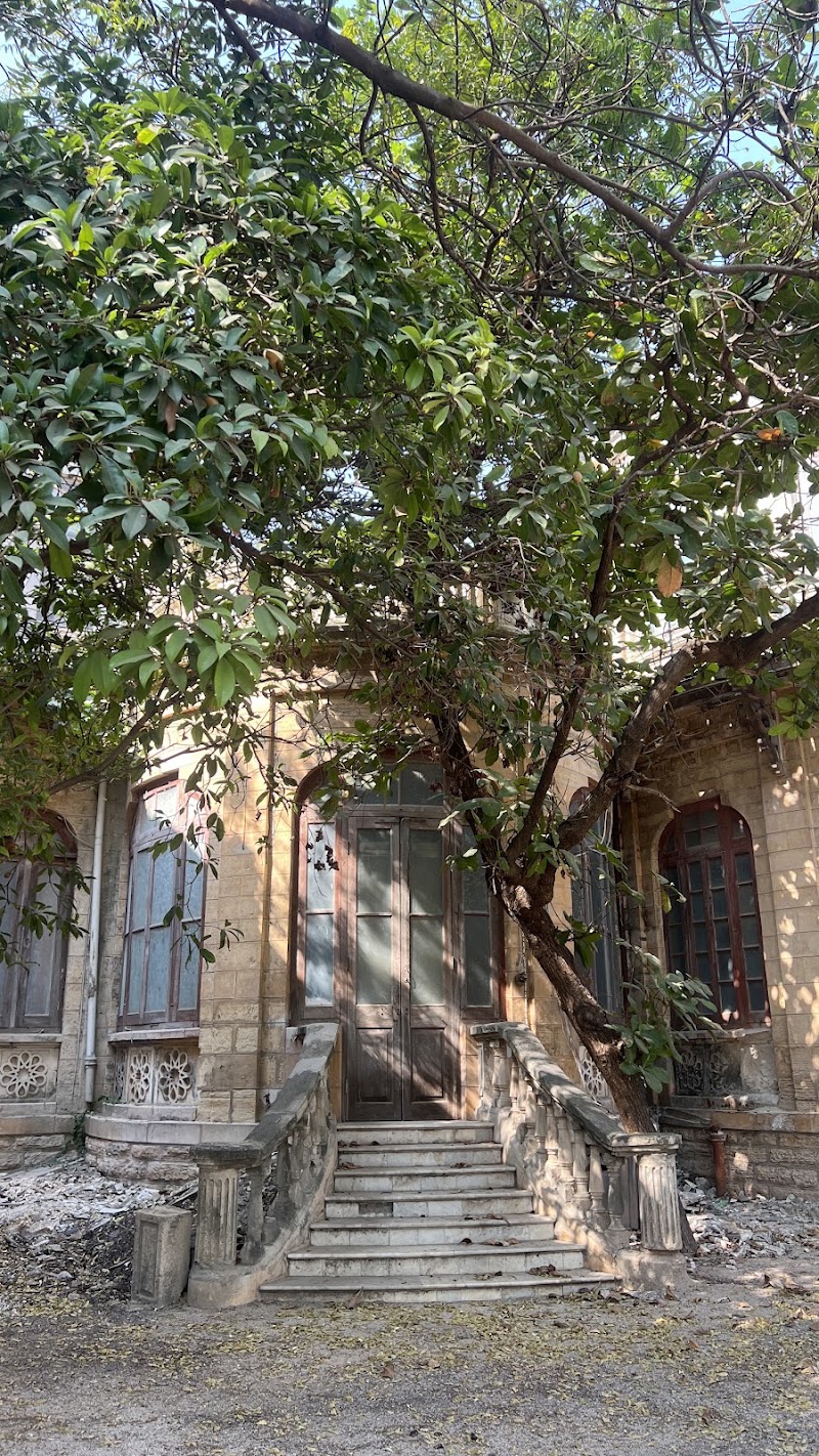 Huzoor Palace, Porbandar - Huzoor Palace, Porbandar, Near Chopati, Beach and Kankani Temple, Uttara Rd, GEB Colony, Porbandar, Gujarat 360575, India