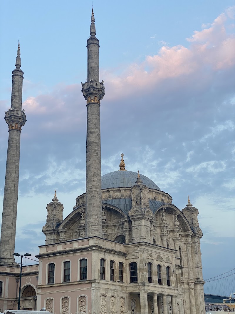 Büyük Mecidiye Mosque - Büyük Mecidiye Mosque, Mecidiye, İskele Sk. No: 6, 34347 Beşiktaş/İstanbul, Türkiye