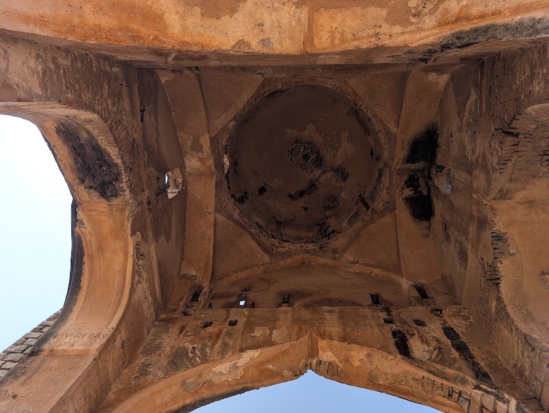 Domed Gateway of Hampi - Domed Gateway of Hampi, 8F5P+Q5H, Daroji-Kamlapura Rd, Kamalapura, Karnataka 583221, India