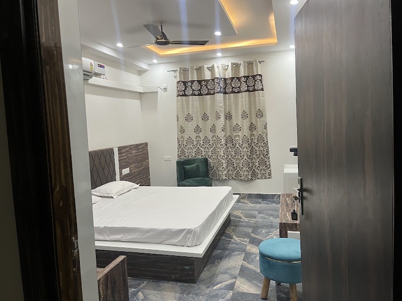 HOTEL Maa Chintpurni International - HOTEL Maa Chintpurni International HOTEL THE CHINTPURNI RAHI, near Petrol Pump, near बाबा माई दास यात्री सदन कार पार्किंग, Moien, Chintpurni, चिन्तपूर्णी धाम, Himachal Pradesh 177110, India