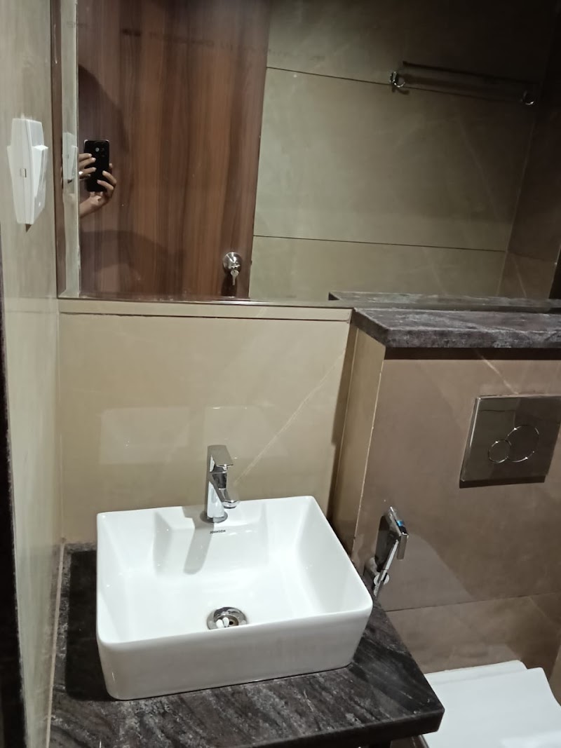 Kiwi Inn Hotel, Ujjain - Kiwi Inn Hotel, Ujjain 89, Railway Station ke samne, Loti school, ke pass, Madhav Nagar, Ujjain, Madhya Pradesh 456010, India