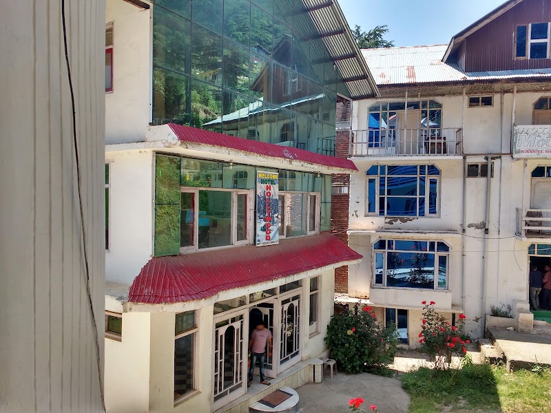 Wood Castle Hotel - Wood Castle Hotel Naag Mandir Road, kassal, 38FM+J4M, morh, Patnitop, Parbal, 182142