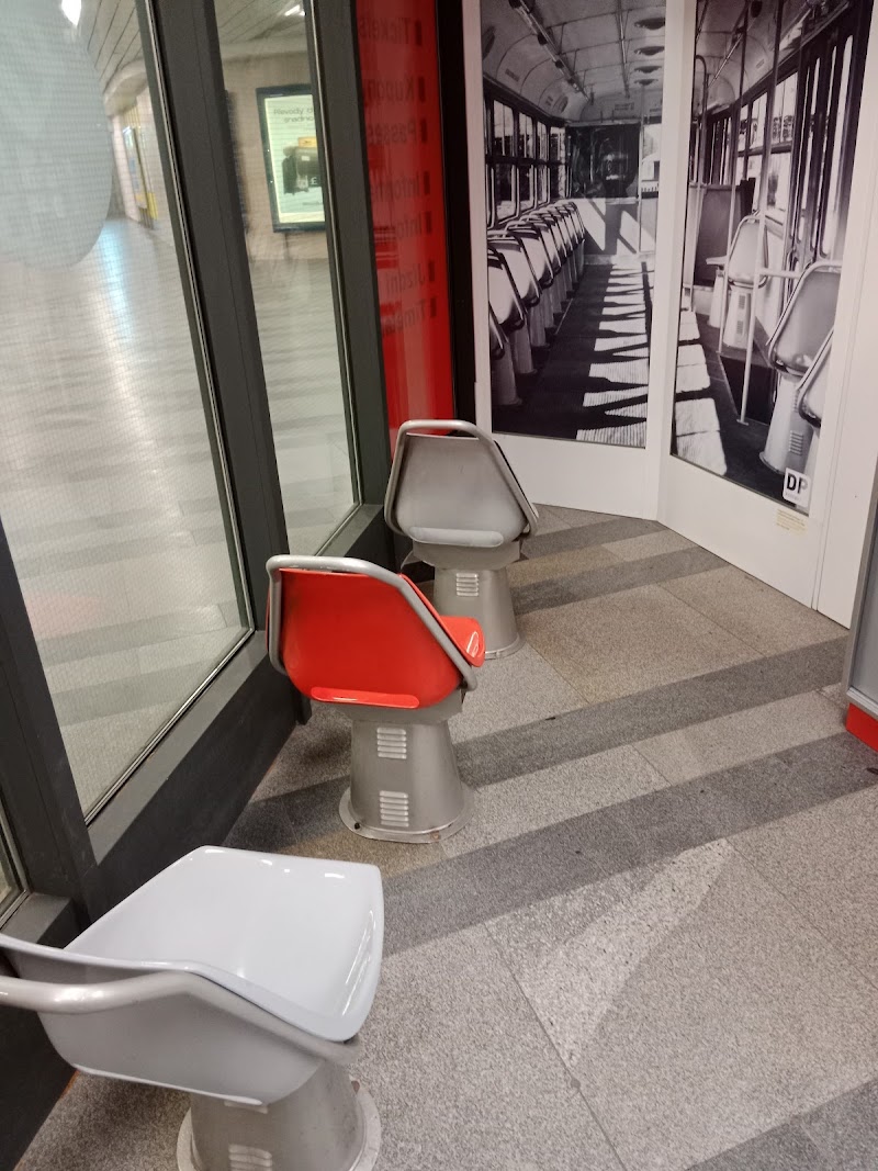 Prague Public Transit Co. – Tickets & Info Centre Nádraží Veleslavín - Prague Public Transit Co. – Tickets & Info Centre Nádraží Veleslavín, Stanice metra Nádraží Veleslavín, Veleslavínská, 162 00 Praha 6, Czechia
