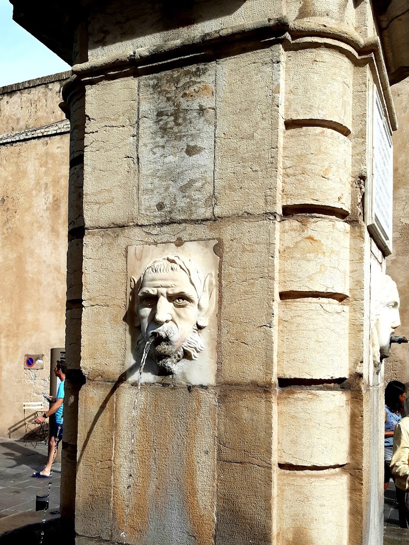 Fontaine d'Aguillon - Fontaine d'Aguillon 50 Bd d'Aguillon, 06600 Antibes, France