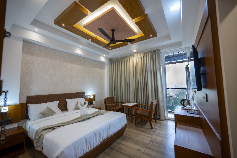 Silver Cascade, Munnar - Silver Cascade, Munnar, 23X5+Q33, Attukkad Waterfalls Road, Pallivasal, Munnar, Keralam 685612, India