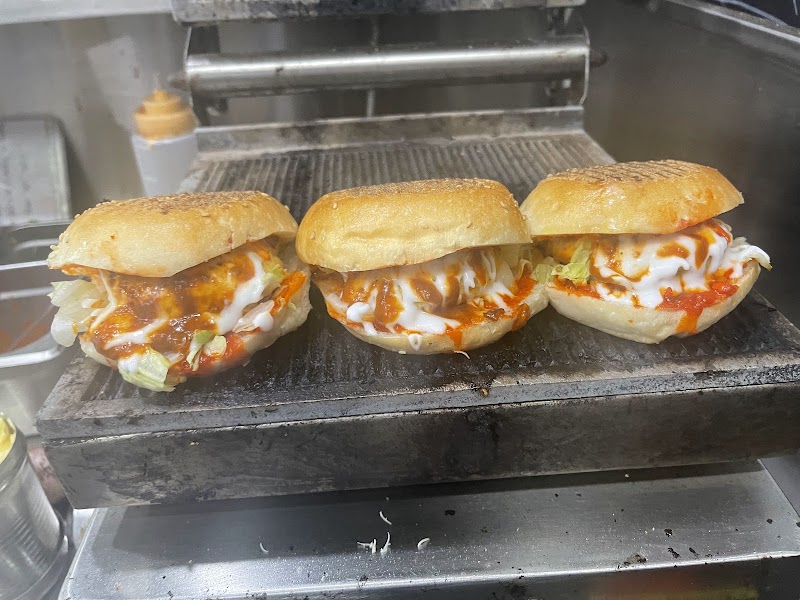 Graduate Vadapav - Graduate Vadapav, Shop No 29, Haji Ghani Building, opp. Byculla -East, Byculla East, Railway Station, Mumbai, Maharashtra 400027, India