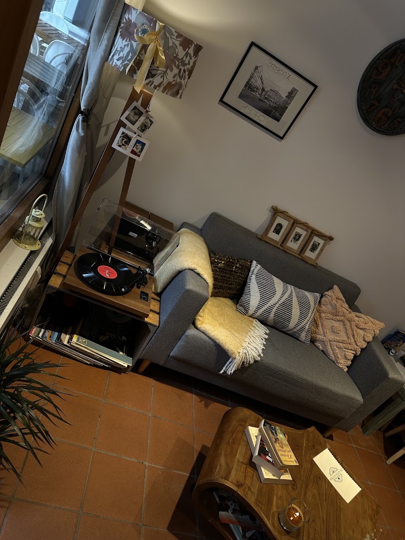IM ALTEN KOFFER - IM ALTEN KOFFER Deuringstraße 9, 6900 Bregenz, Austria