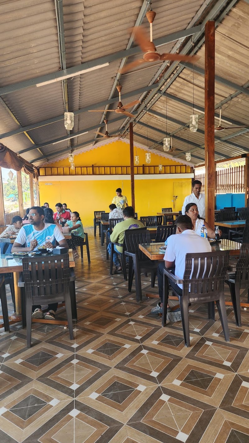 Shreyas Dining - Shreyas Dining B, Kothewada, Plot no. 2015, Chivla Beach Rd, Malvan, Maharashtra 416606, India