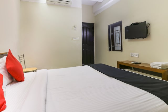 Capital O Platinum Inn - Capital O Platinum Inn NH Bypass Service Road Anayara, PO, Venpalavattom, Thiruvananthapuram, Kerala 695029, India