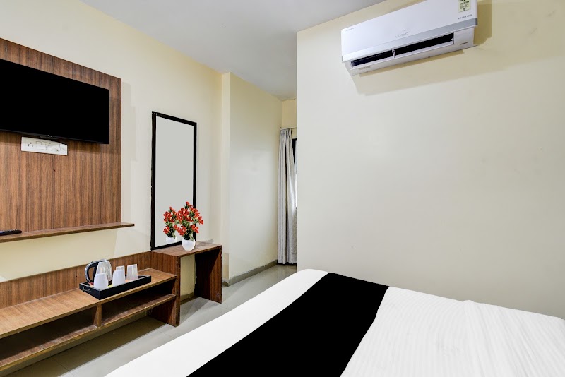 Super Collection O by OYO Abids Hyderabad Formerly Varaahi Inn - Super Collection O by OYO Abids Hyderabad Formerly Varaahi Inn D.no: 4-1-834/A/1, Abids Road, Hanuman Tekdi, Abids, Hyderabad, Telangana 500001, India