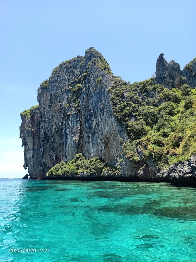 Mr. Chet Longtail Boat Trip - Mr. Chet Longtail Boat Trip, 47 หลังโรงแรมทรายพีพีไอซ์แลนด์วิลเลจ หาดโล๊ะบาเกา , เกาะพีพีดอน Tambon Ao Nang, Amphoe Mueang Krabi, Chang Wat Krabi 81000, Thailand