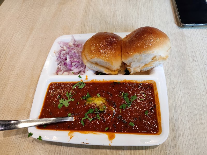 Navratna Udupi Pure Veg - Navratna Udupi Pure Veg, Candolim Rd, Gauravaddo, Calangute, Goa 403515, India
