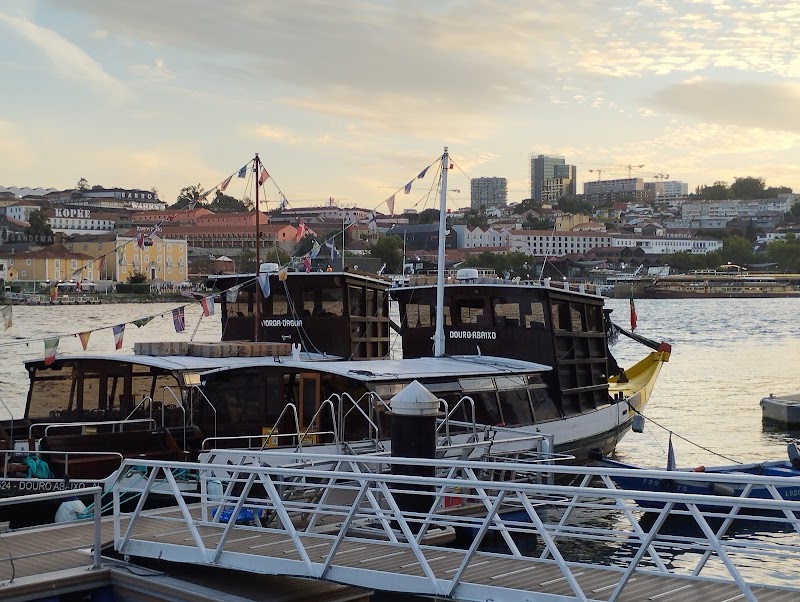 Douro Acima - Douro Acima, R. dos Canastreiros 40/42, 4050-149 Porto, Portugal