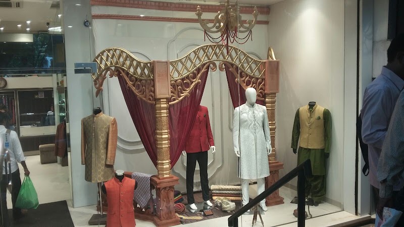 9 to 7 Fashions - 9 to 7 Fashions 7, 8 and 15, Station View Building, opposite Chembur Station, Chembur West, Chembur Gaothan, Chembur, Mumbai, Maharashtra 400071, India