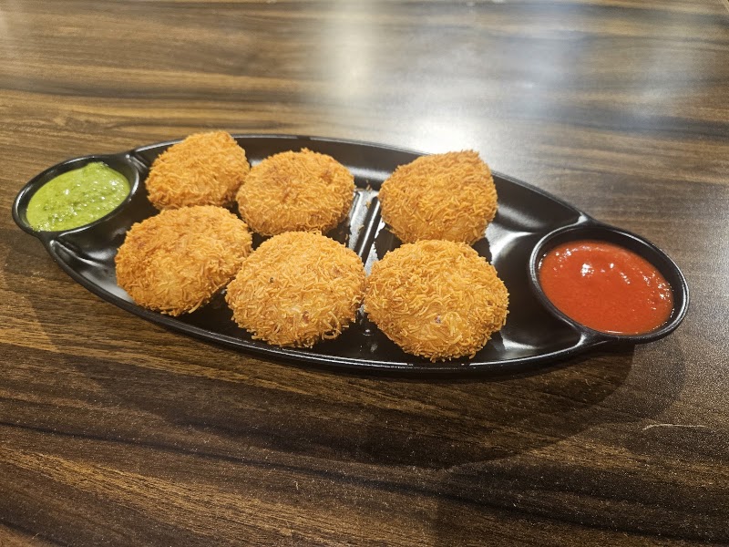 Shri Manik Food Express ( Family restaurant ) - Shri Manik Food Express ( Family restaurant ) Prathmesh Darshan society, opp. Ghatkopar Railway Station, Shival Nagar, Saibaba Nagar, Pant Nagar, Ghatkopar East, Mumbai, Maharashtra 400075, India