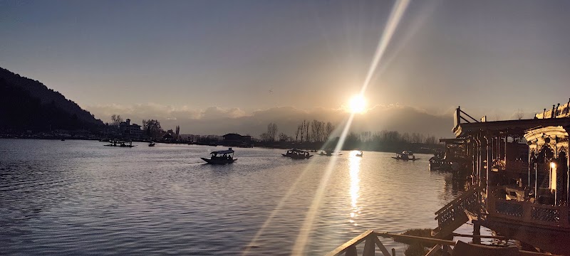 Hb light house group of house boats in dal lake - Hb light house group of house boats in dal lake, Nehru park dal lake ghat no 17, dal lake, near shankar acharya ghat, Rainawari, Srinagar, 190001