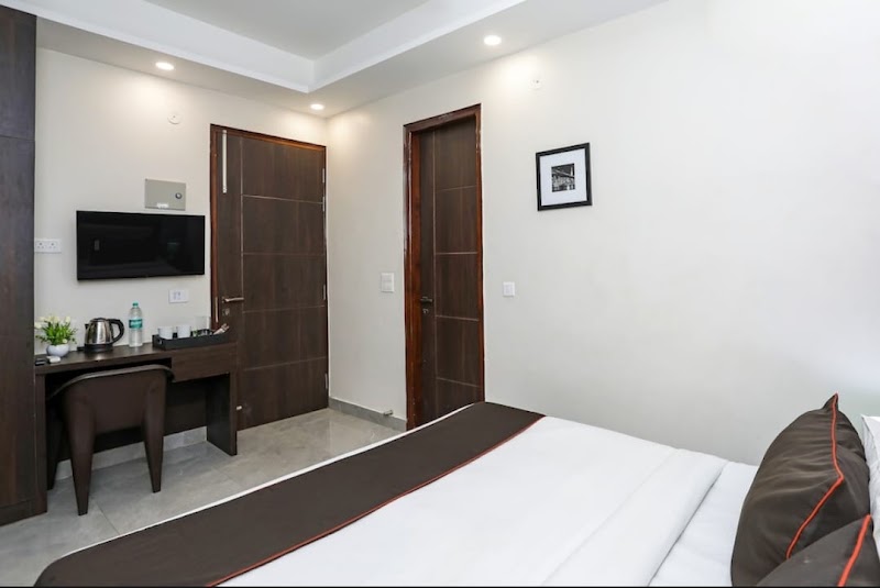 OYO 816637 Flagship Hotel signature inn - OYO 816637 Flagship Hotel signature inn SU - 01, near by HOMES-121, Sector 121, Noida, Uttar Pradesh 201301, India