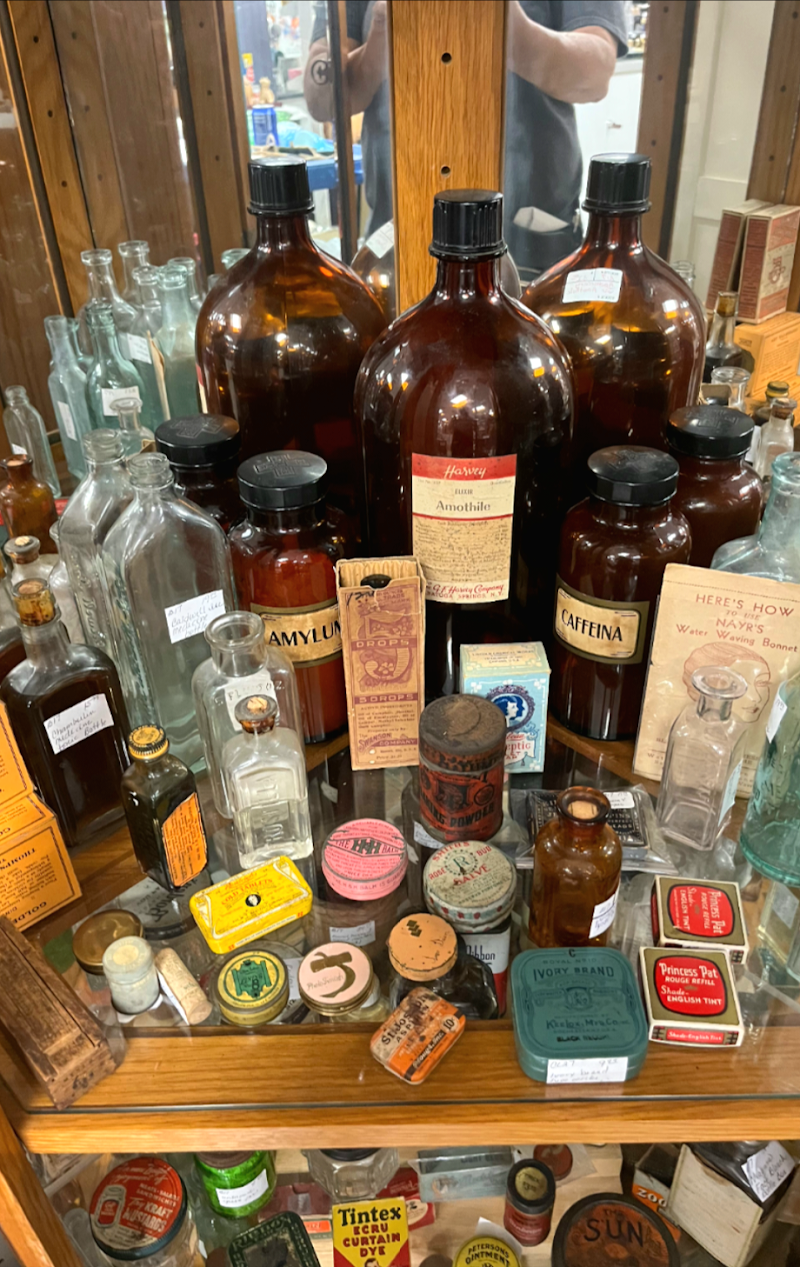 Indian River Antique Mall - Indian River Antique Mall, 2730 W New Haven Ave, Melbourne Village, FL 32904, USA