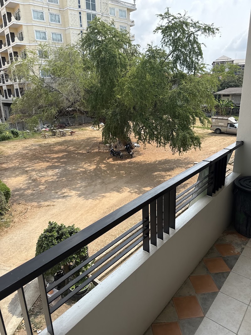 Middle tree house Pattaya
