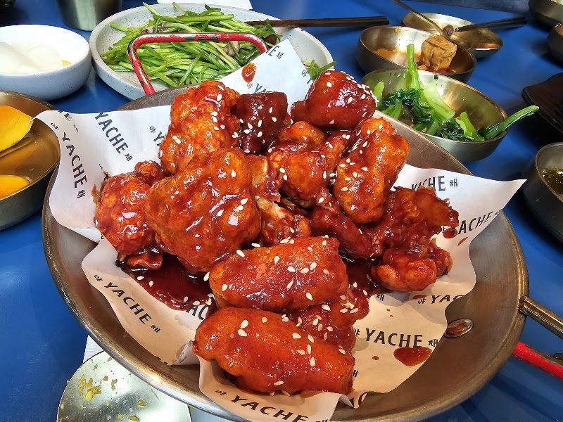 Yache 韓式蔬食 信義店 - Yache 韓式蔬食 信義店 110, Taiwan, Taipei City, Xinyi District, Xingya Village, Songgao Rd, 11號4 樓