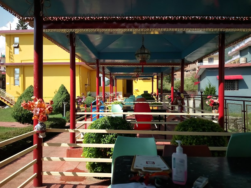 Madpackers Bir - Madpackers Bir Opposite Nyingyang Monastery, Bir Colony Road, Chaugan - Sansal Rd, Bir Colony, Bir, Chaugan, Himachal Pradesh 176077, India
