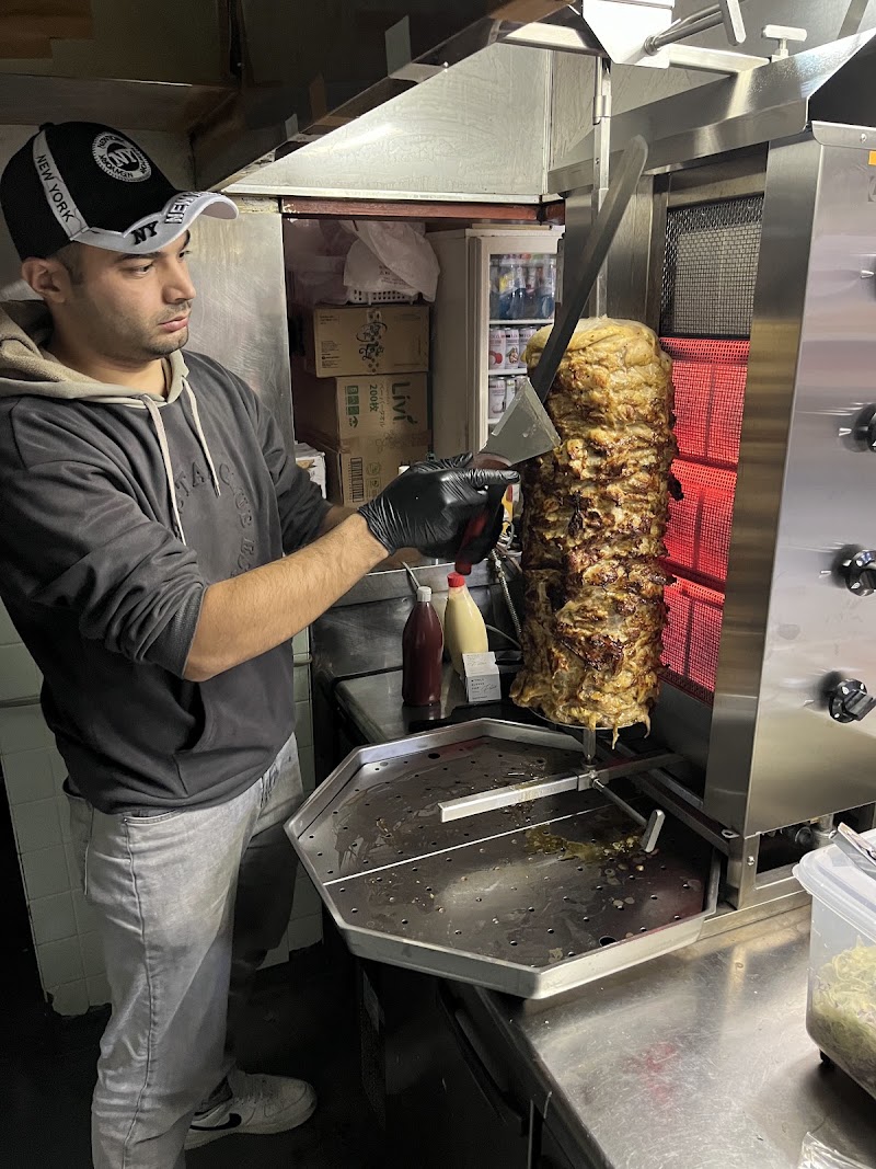KOBE KEBAB-SANNOMIYA (神戸ケバブ-三宮店) - KOBE KEBAB-SANNOMIYA (神戸ケバブ-三宮店), 2-chōme-30-41 Kitanagasadōri, Chuo Ward, Kobe, Hyogo 650-0012, Japan