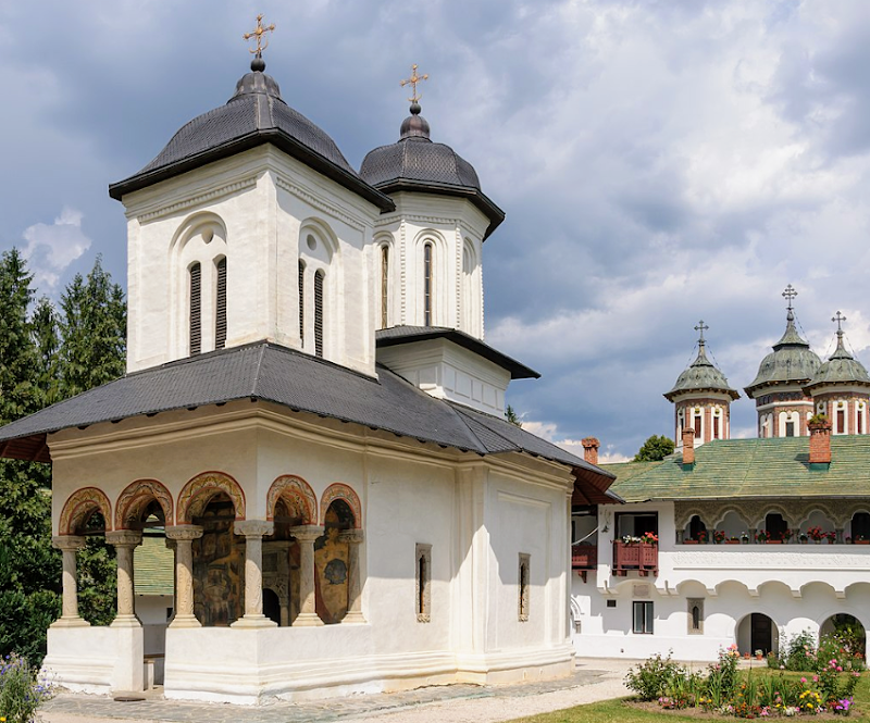 Sinaia Monastery - Sinaia Monastery, Strada Mănăstirii 2, 106100 Sinaia, Romania