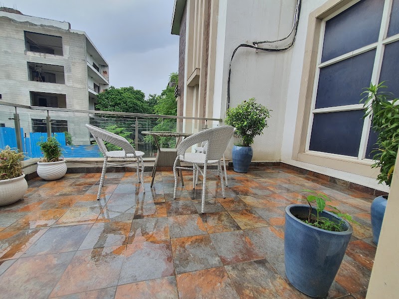 Hotel Mallenzo suites - Hotel Mallenzo suites F13/11, DLF Phase 1, Sector 27, Gurugram, Haryana 122002, India
