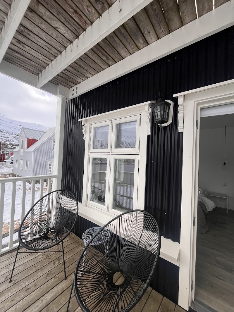 Við Lonið Guesthouse