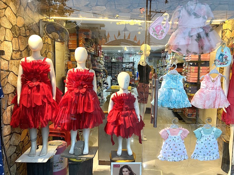 Look at me - Look at me, Ashwani Nagar Rd, near anmol jewellers, Sunder Nagar, Raipur, Chhattisgarh 492001, India
