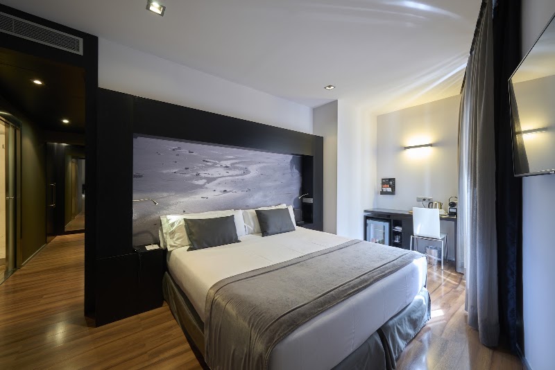 Hotel Catalonia Catedral - Hotel Catalonia Catedral Carrer dels Arcs, 10, Ciutat Vella, 08002 Barcelona, Spain