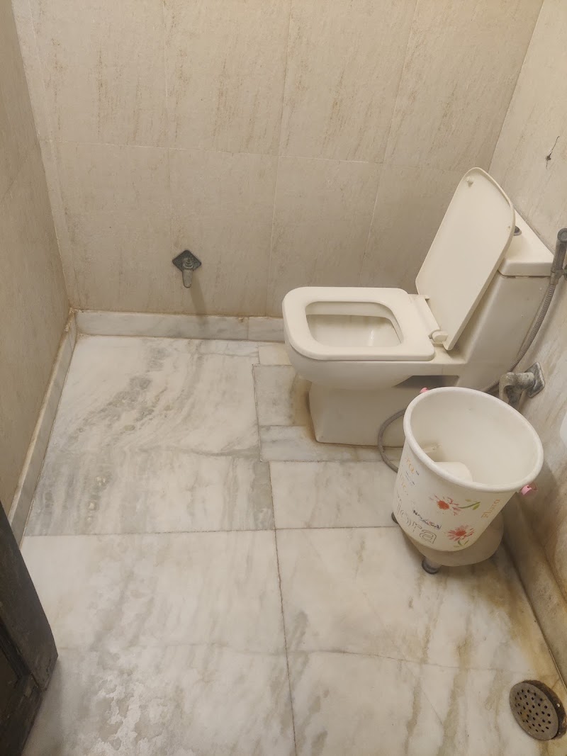 HOTEL ROMA DELUXE - HOTEL ROMA DELUXE 8165, Arakashan Rd, Ram Nagar, Paharganj, New Delhi, Delhi 110055, India