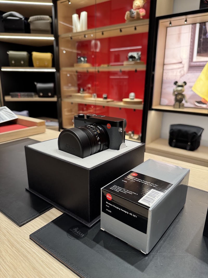 Leica Store ION Orchard - Leica Store ION Orchard 2 Orchard Turn, #03-06 ION Orchard, Singapore 238801
