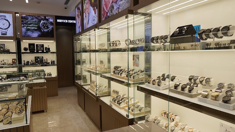 World of Watches - Ground Floor - World of Watches - Ground Floor SHOP NO 77, GROUND FLOOR, MGF, MGF Metropolitan Mall, Mehrauli-Gurgaon Rd, DLF Phase 2, Sector 25, Gurugram, Haryana 122009, India