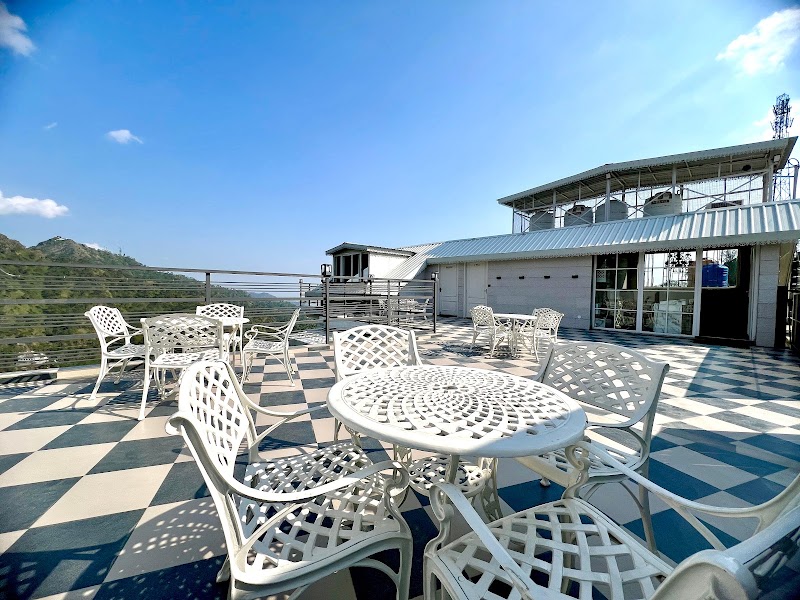Hilltop Heaven Kasauli By Elvora Hotels & Resorts