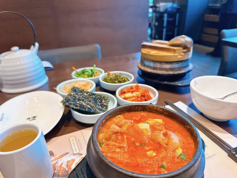 Dubu House Uni-president Dept. Store Taipei - Dubu House Uni-president Dept. Store Taipei 110, Taiwan, Taipei City, Xinyi District, Xingya Village, Section 5 of Zhongxiao East RoadSection 5 of Zhongxiao E Rd, 8號7F
