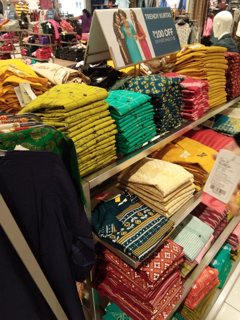 Max Shopping - Max Shopping Center Bazar, Chala Dungar Falia Rd, Chala, Dabhel, Vapi, Gujarat 396191, India