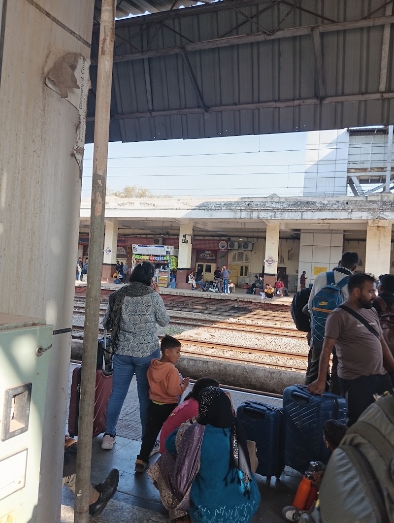 Gwalior Junction Platform Footover Bridge - Gwalior Junction Platform Footover Bridge, 658M+V57, Railway Colony, LNUP E, LNUPE Campus, Thatipur, Gwalior, Madhya Pradesh 474002, India