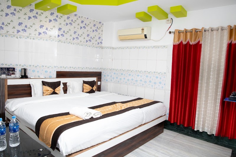 HOTEL HOLYDON - HOTEL HOLYDON NJP Railway Sta Rd, Ward 35, Bhaktinagar, Siliguri, West Bengal 734007, India