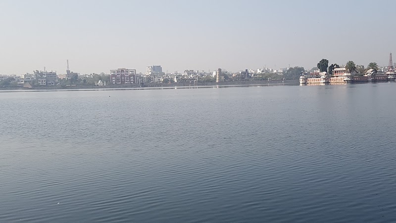 Chatra Vilas Garden (c.v. garden) - Chatra Vilas Garden (c.v. garden) 5VR3+436, Sarovar Rd, Chatra Vilas Garden, Nayapura, Kota, Rajasthan 324001, India