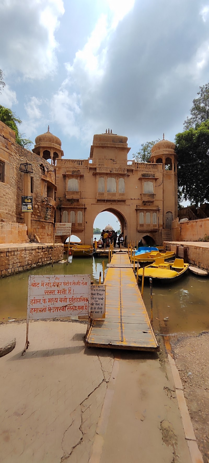 Gadiser Lake Jaisalmer - Gadiser Lake Jaisalmer, Gadisar Lake Rd, Postal Colony, Jaisalmer, Rajasthan 345001, India