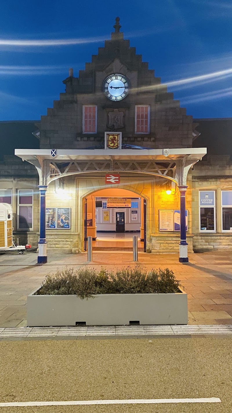 Stirling Railway Station - Stirling Railway Station, Goosecroft Rd, Stirling FK7 7NU, UK