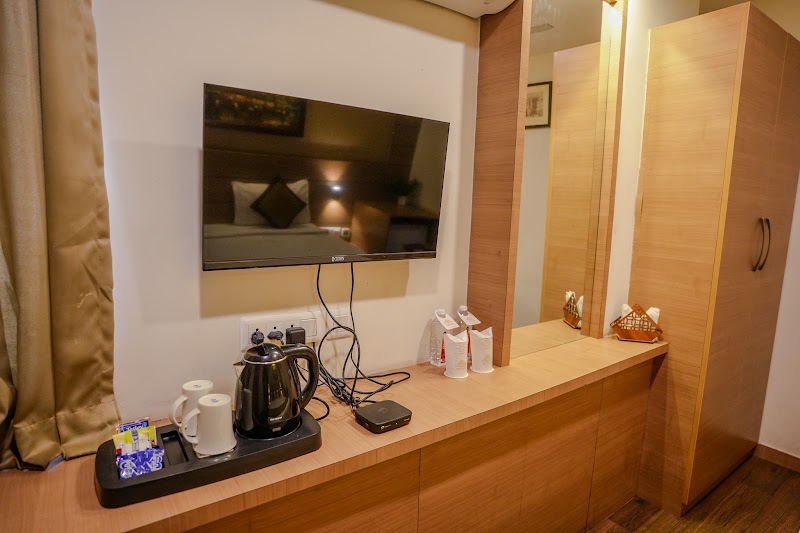 Silkhouse Premier Hotel - Silkhouse Premier Hotel 5th floor, Besides Harilal's sweets, KV complex, Bailey Rd, RPS More, Kaliket Nagar, Patna, Bihar 801503, India