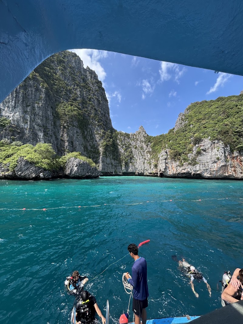 Phi Phi Barakuda Scuba - Dive Center, Diving Phi Phi Island - Phi Phi Barakuda Scuba - Dive Center, Diving Phi Phi Island PQRF+49Q, Ko Phi Phi Don, ตำบล อ่าวนาง อำเภอเมืองกระบี่ กระบี่ 81000, Thailand